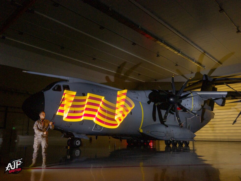 Taller de lightpainting durante la I Jornada de Fotografia Aeronáutica
